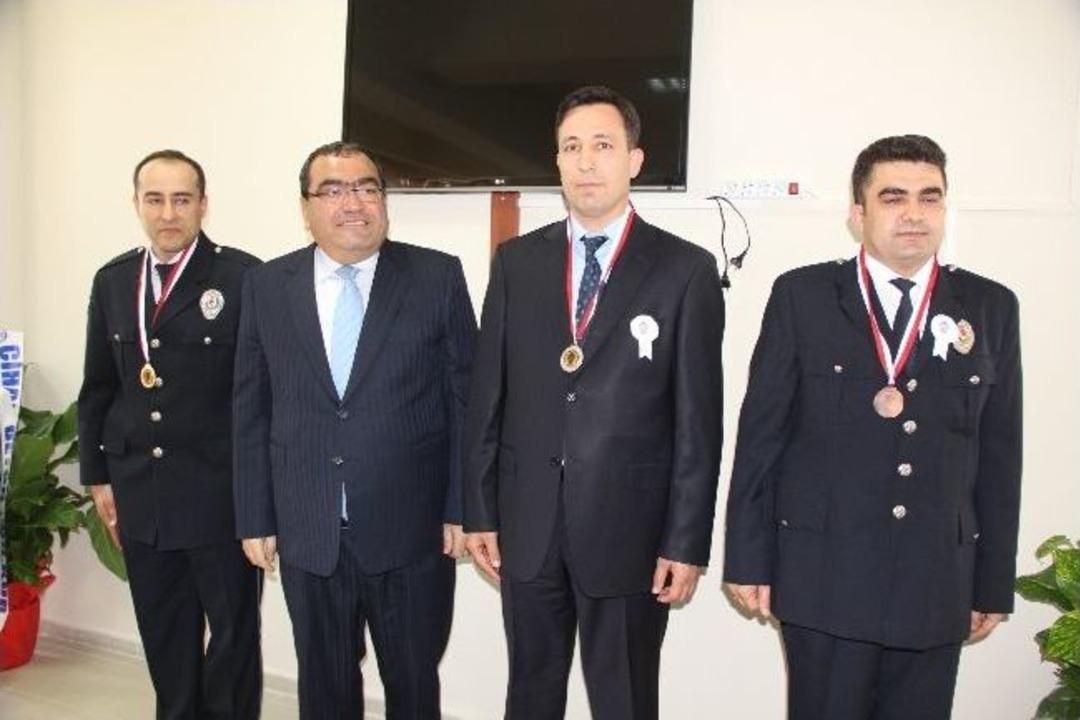 Başarılı Polisler &Ouml;d&uuml;llendirildi