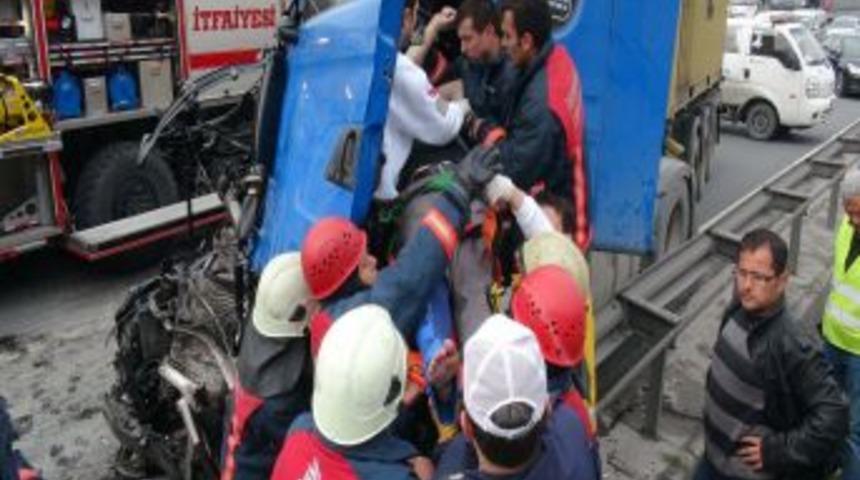 TEM'de TIR Kazası: 1 Yaralı