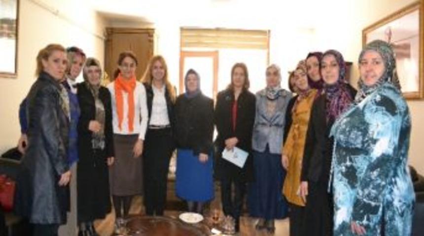 Ak Parti Erzurum Kadın Kolları, Kadın Avukatları Ağırladı