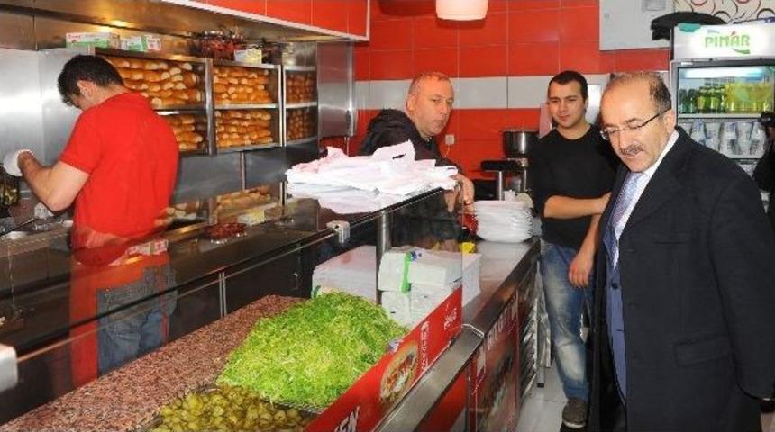 G&uuml;mr&uuml;k&ccedil;&uuml;oğlu Esnaf Ziyaretlerini S&uuml;rd&uuml;r&uuml;yor