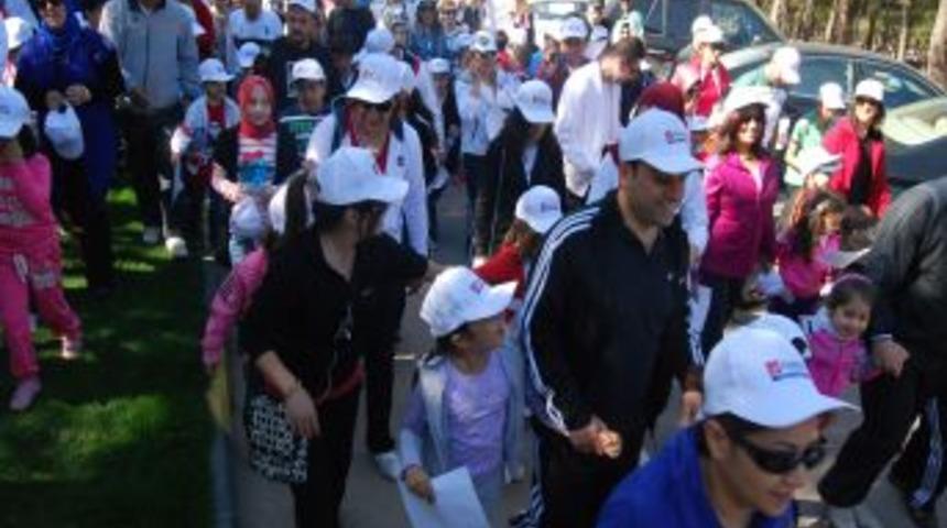 Antep Yemeklerinin Yaptığı Kiloları Doğa Y&uuml;r&uuml;y&uuml;ş&uuml;nde Atmaya &Ccedil;alıştılar