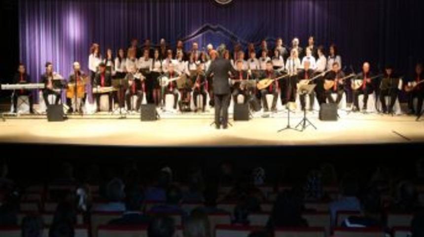 Karacaoğlan T&uuml;rk&uuml;leriyle Anıldı