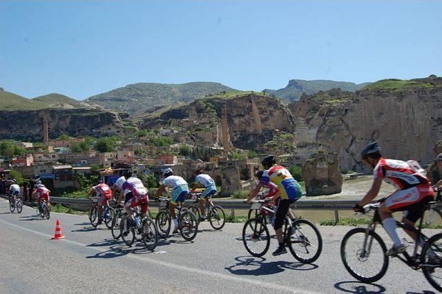 Batman'da Pedallar Kardeşlik Için Döndü