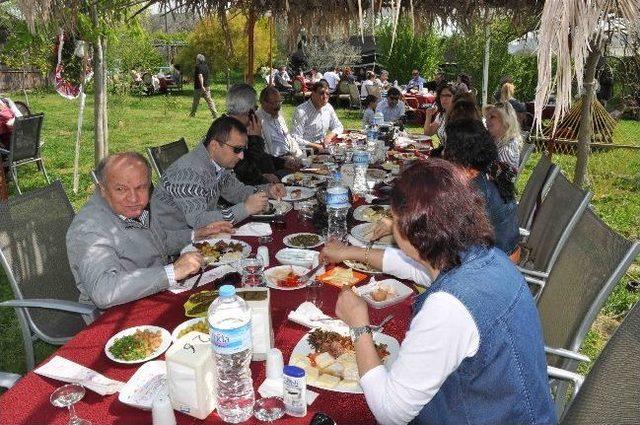 Kuşadası’ndaki Gaziantepliler Bahar Kahvaltısı’nda Buluştu