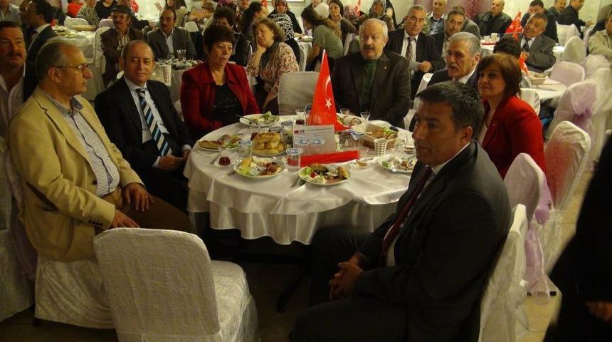 'AK Parti Her Seçimde Oyunu Artırıyor Ancak Demokrasiden Uzaklaşıyor'