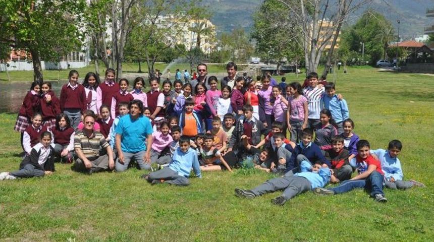 Alanya'da 500 Gen&ccedil;, 500 Fidan Dikti