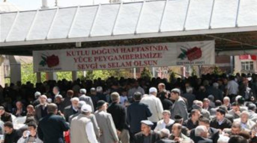 Vatandaşlara kurlu doğum pilavı dağıtıldı