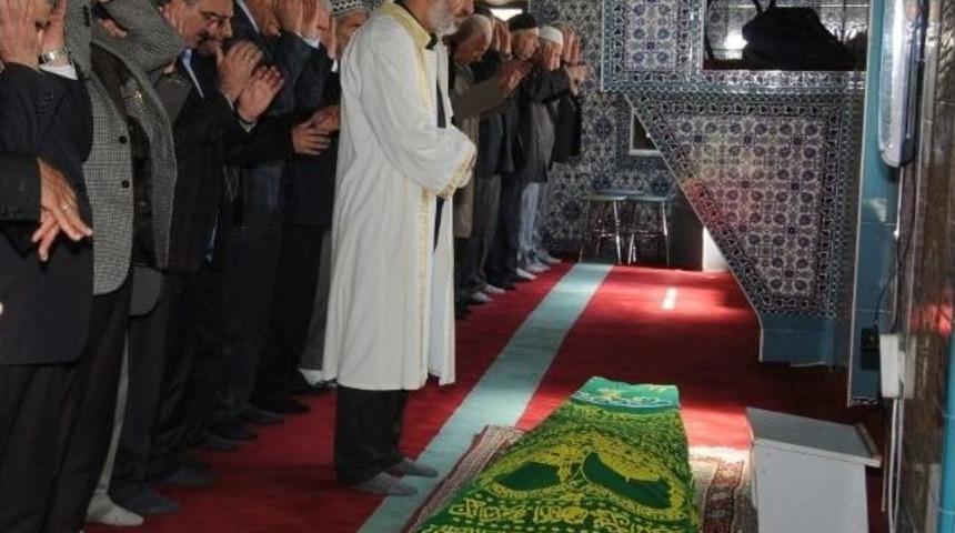 Vali Karaloğlu, Milletvekili T&uuml;rkmenoğlu&rsquo;nun Annesinin Cenazesine Katıldı