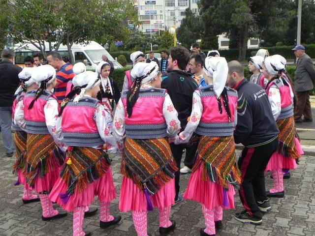 Ereğli’de Türk Halk Oyunları Yarışmaları