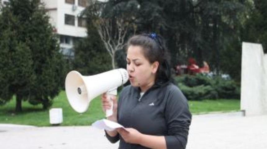 Ağızlarını Bantla Kapatarak H&uuml;k&uuml;mete Tepki G&ouml;sterdiler