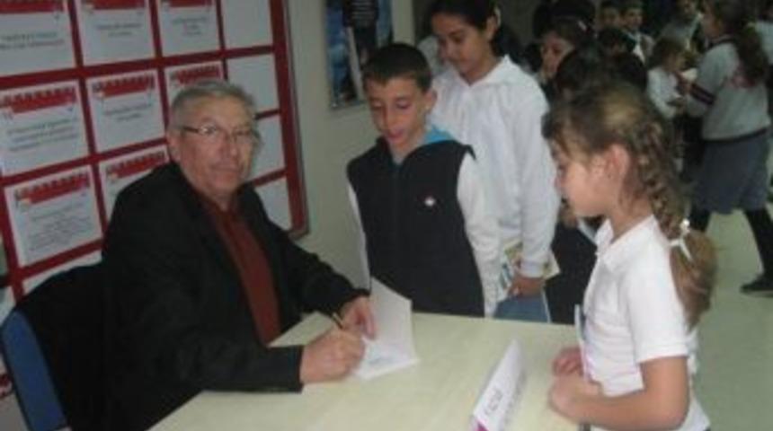 Bah&ccedil;eşehir Koleji Yazar H&uuml;seyin Yurttaş&rsquo;ı Ağırladı