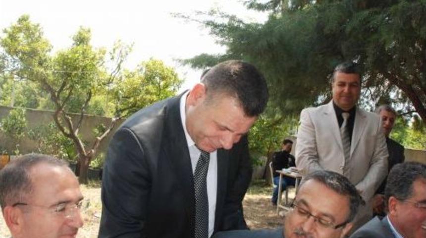 Bahar Şenliğinde, Kaymakam Ve Belediye Başkanları Yumurta Tokuşturdu