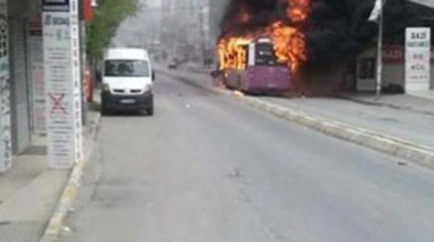 İETT otob&uuml;s&uuml;ne molotoflu saldırı