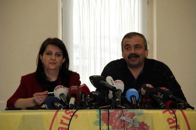 İmralı’dan Dönen 5. Bdp Heyeti Öcalan’ın Mesajını Okudu