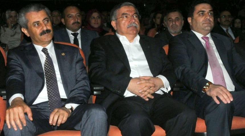 Bakan İsmet Yılmaz: K&uuml;rde Hak Vermek, T&uuml;rk&uuml;n Hakkını Daraltmaz