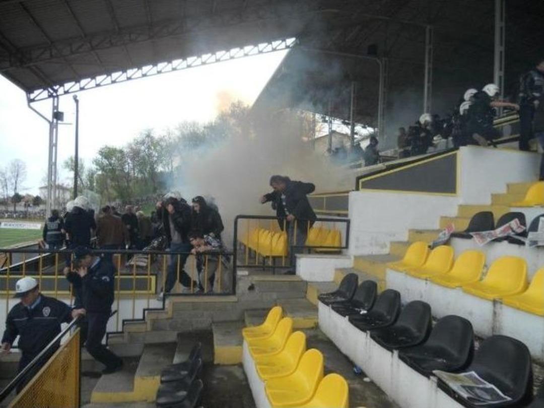 Polisten Tr&uuml;b&uuml;ndeki Olaylara Gazlı M&uuml;dahale