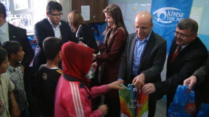 Bakan Şimşek&rsquo;ten Batmanlı &Ouml;ğrencilere Hediye