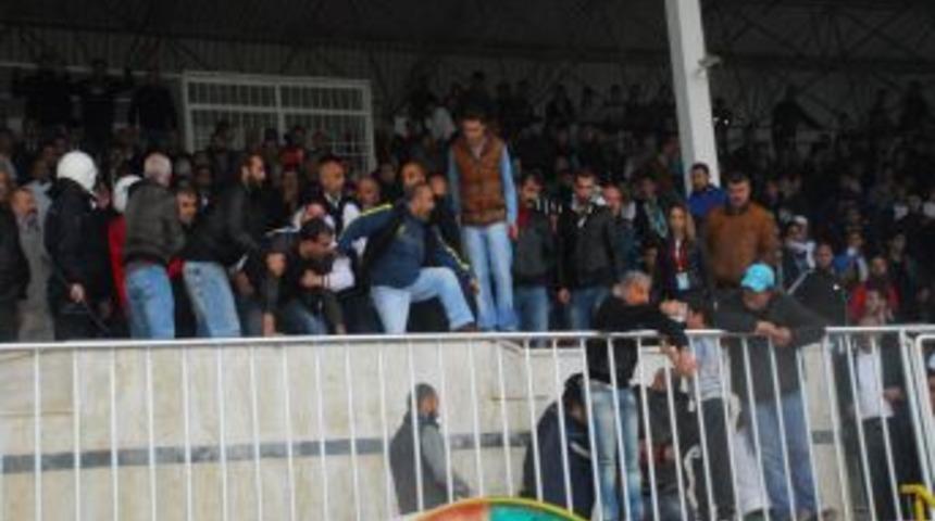 Yalovaspor Ve Çiftlikköy Belediyespor Maçında Arbede