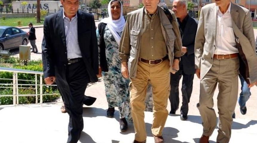 Gazeteci Hasan Cemal Kızıltepe Belediyesini Ziyaret Etti