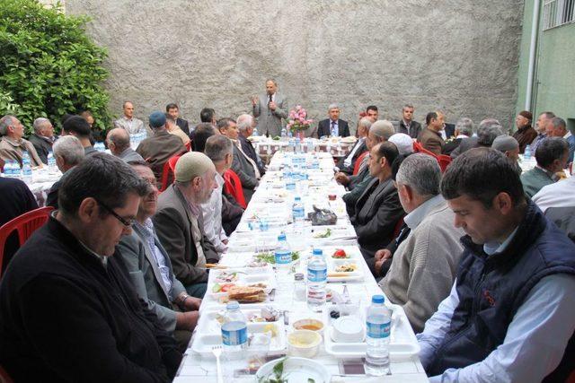 Yüreğir’de Sabah Namazından Sonra Kahvaltı