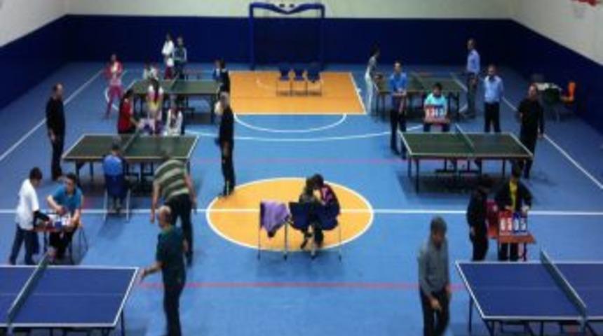 Baba Ve &Ccedil;ocukları Masa Tenisi Turnuvasında Ter D&ouml;kt&uuml;