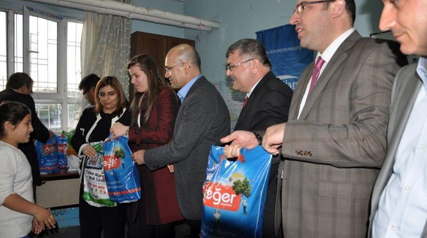 Zambak Yayınları Ve Kimse Yok Mu Derneği Batmanlı &Ouml;ğrencileri Sevindirdi