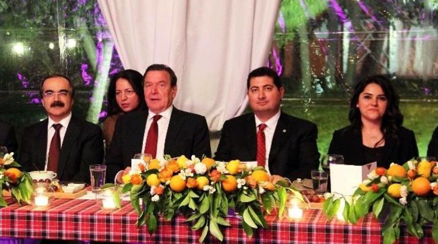 Schr&ouml;der'den Eşine Narenciye Arajmanı