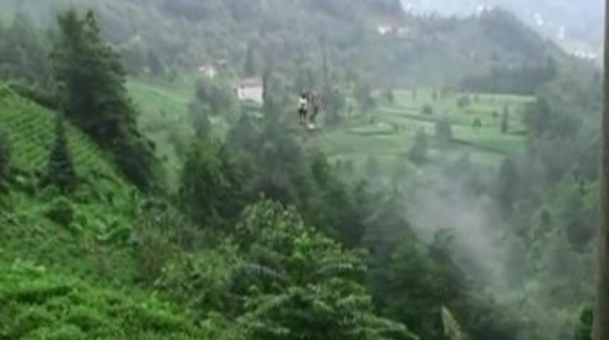 Rize&rsquo;de Teleferikle Tehlikeli Yolculuk Amat&ouml;r Kameralara Takıldı