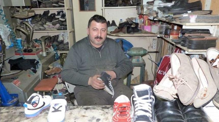Ayakkabı Tamircilerinin '&ccedil;ırak' Şikayeti
