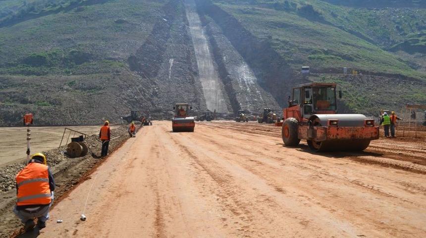 İzmir'deki Zeytinova-Burgaz Barajı'nda &Ccedil;alışmalar Devam Ediyor