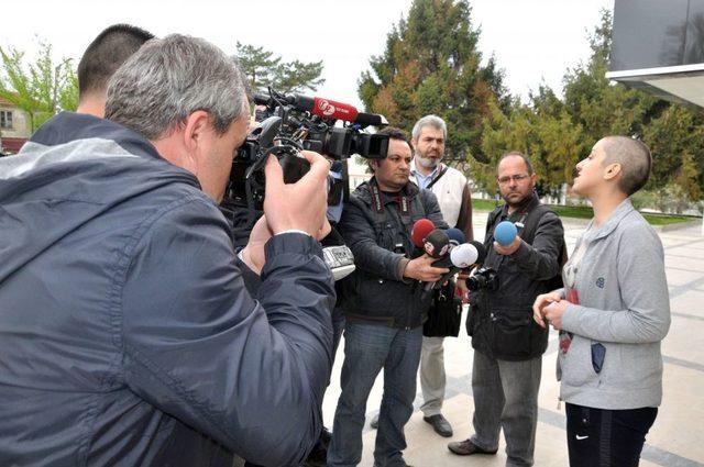 Bakan Bayraktar'ın Yardım Parasını Iade Eden Genç Kız: Tek Derdim Ilaç