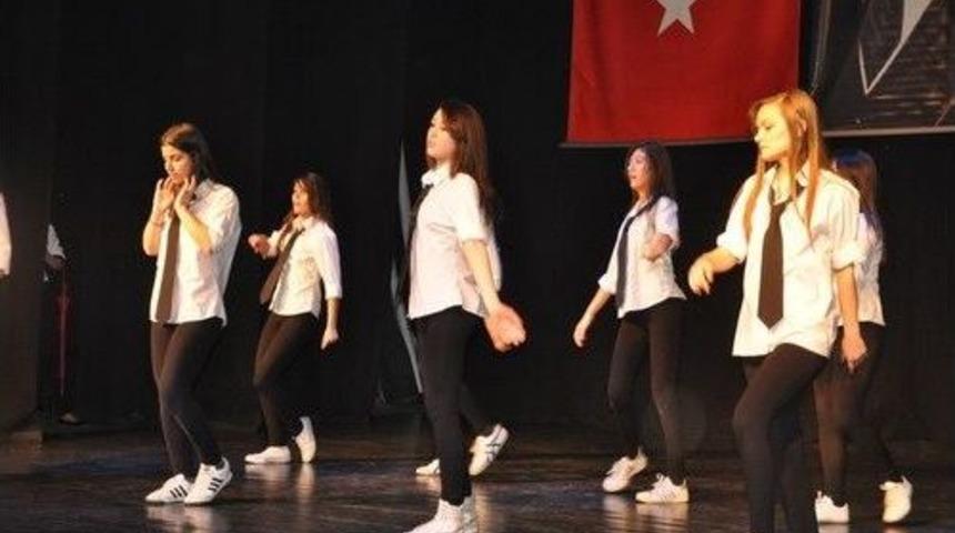 Salihli&rsquo;de Bale Ve Modern Dans G&ouml;sterisi Yapıldı