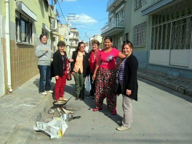 Chp Salihli Kadın Kolları’ndan Mahalle Ziyareti