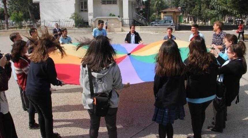 Eğlendirerek Almanca &Ouml;ğretiyorlar