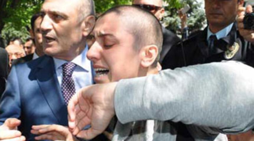 Bakanın parasını iade eden kız hastaneye yatırıldı