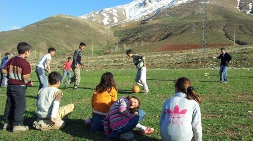 Artos Dağı Eteklerinde Futbol Heyecanı