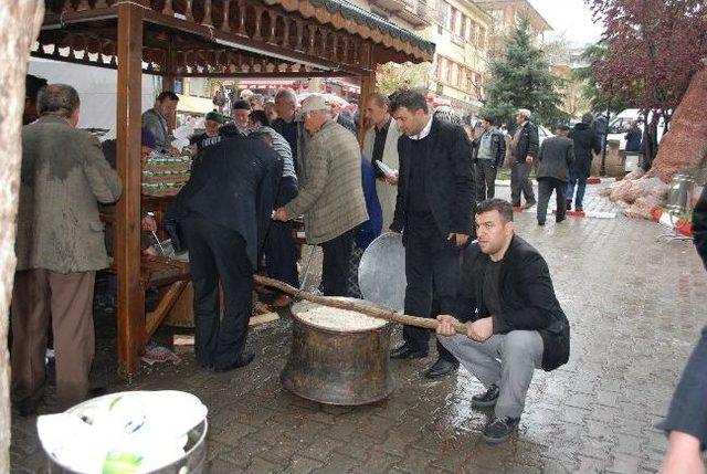 Tosya'da 6 Bin Kişilik Kutlu Doğum Pilavı İkram Edildi