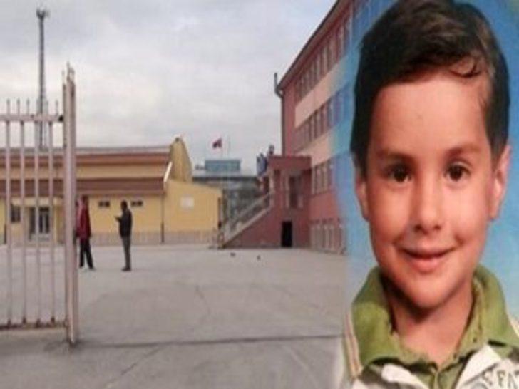 Üzerine Demir Kapı Düşen 7 Yaşındaki Çocuk, Hayatını Kaybetti