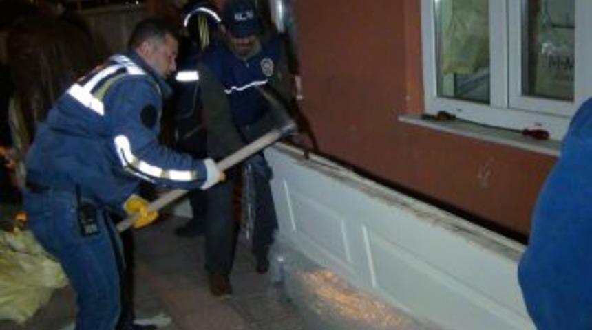 Kapıların I&ccedil;ine Zulalanmış 72 Bin Paket Ka&ccedil;ak Sigara Ele Ge&ccedil;irildi