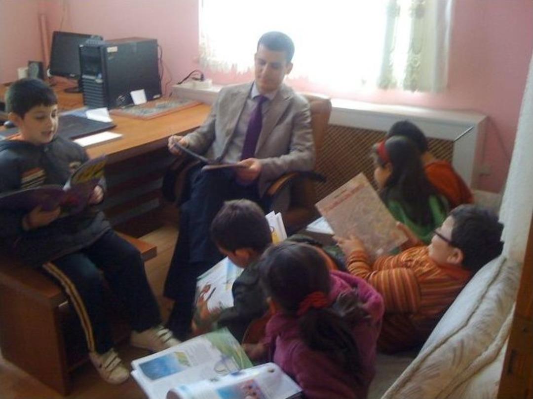 Miniklerin K&uuml;t&uuml;phane Ziyareti