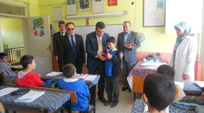 T&uuml;rkiye Şampiyonu &Ouml;ğrenciye Kaymakam &Ccedil;ınar'dan Tebrik