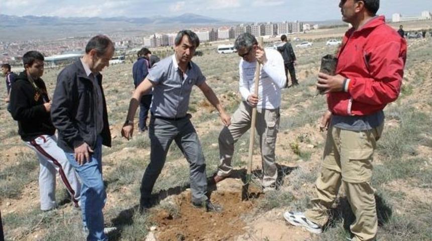 Niğde Polisi Baharı Ağa&ccedil; Dikerek Karşıladı