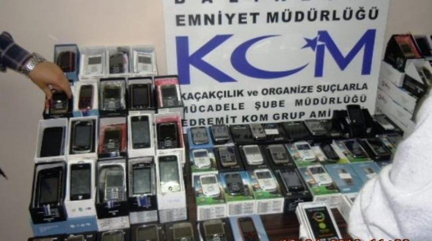 Edremit'te 619 Adet Klonlu Cep Telefonu Ele Ge&ccedil;irildi