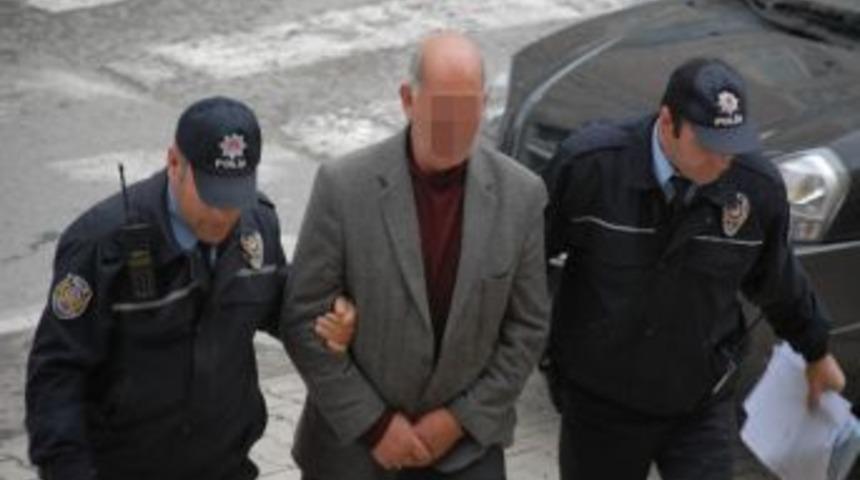 Sipariş y&uuml;z&uuml;nden tartıştığı garsonu bı&ccedil;akladı