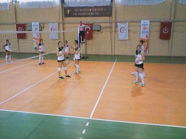 Manisa Belediyespor’un Sultanları Finale Yürüyor