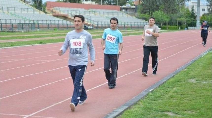 Postacılar Milli Takım Forması İ&ccedil;in Y&uuml;r&uuml;d&uuml;