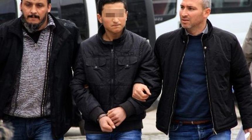 Tacizcisini bı&ccedil;aklayarak &ouml;ld&uuml;rd&uuml;