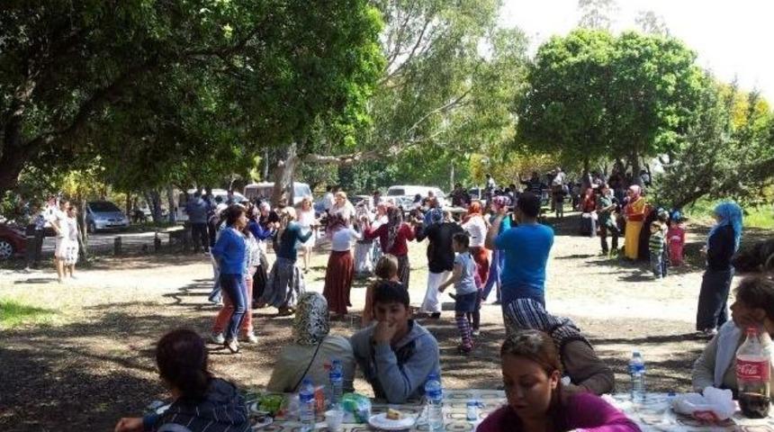 Mutluluğa Engel Yok Projesi Engellilerin Y&uuml;z&uuml;n&uuml; G&uuml;ld&uuml;rd&uuml;