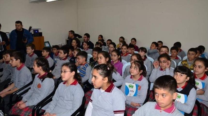 Manisa'da &Ouml;ğrencilere Kur'an-ı Kerim Dağıtıldı