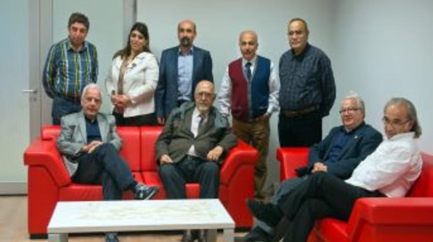 Fotoğraf&ccedil;ılar, D&uuml;nyanın En Rahat Yeri Olarak Anne Ve Baba Kucağını G&ouml;sterdi